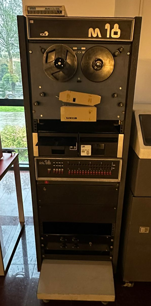 Microcalculatorul M18